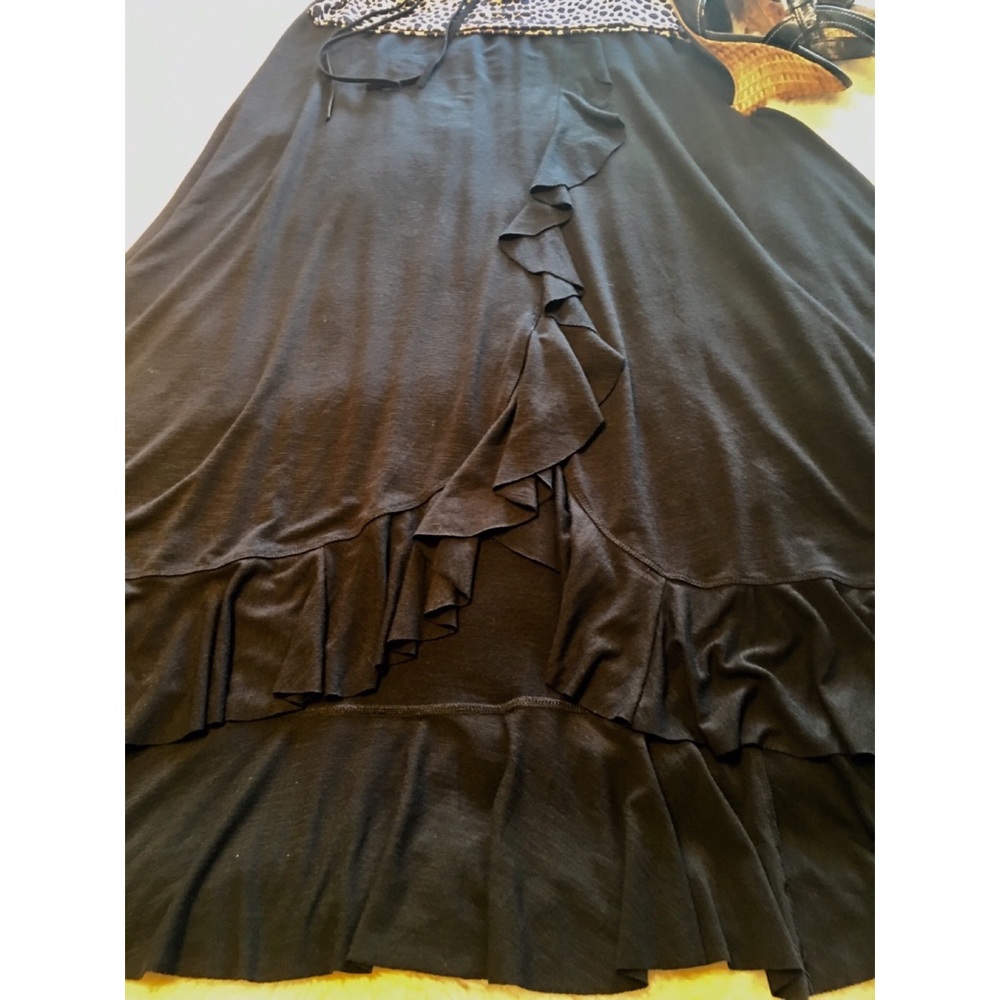 Soft t-shirt fabric maxi skirt with side ruffle - Picture 3 of 7